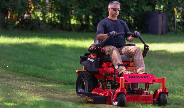 Gravely Compact-Pro zero turn lawn mower 1